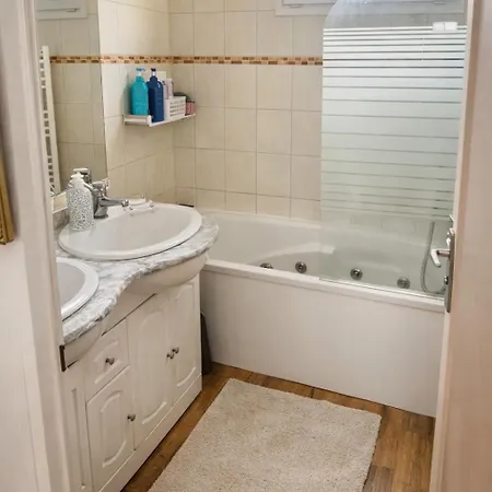Saphir Climatisee Avec Piscine - 2 P *